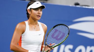 Emma Raducano během zápasu ženské dvouhry na US Open 2022, úterý 30. srpna 2022 ve Flushing, New York.  (Manuela Davies/USTA přes AP)